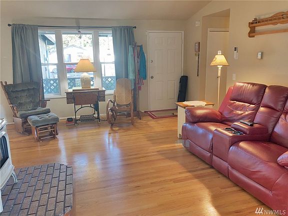 3rd image of 9209 Quinault Dr NE