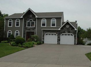 1221 Woodhill Dr, Gibsonia, PA 15044