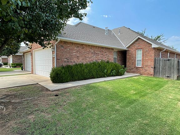 2nd image of 11311 NW 121st Pl