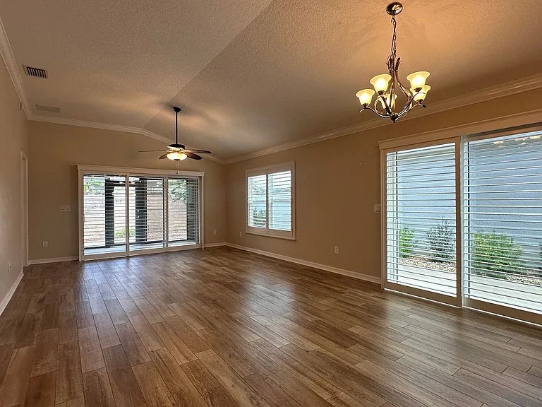 724 Yager Ln — Photo 18