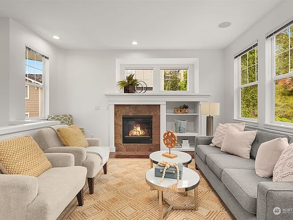 4th image of 1601 NE Katsura Street #803
