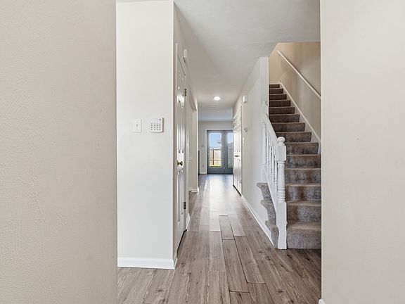 5th image of 3914 Wyckoff Dr #1