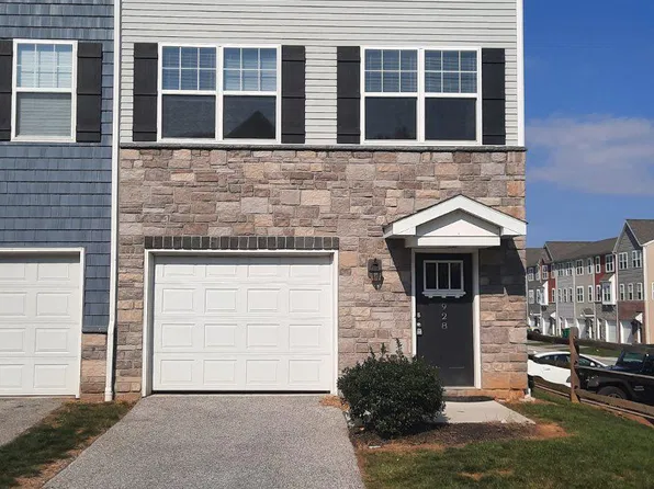 928 Admirals Quay Dr, Mechanicsburg, PA 17050