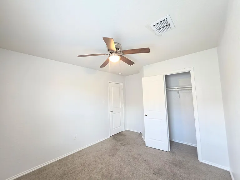 8006 Miranda Cyn — Photo 6