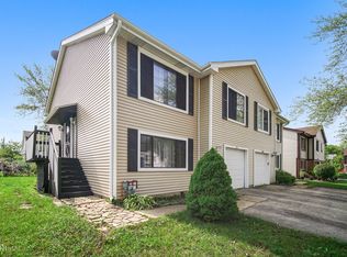 2095 Millpond Ln, Hanover Park, IL 60133