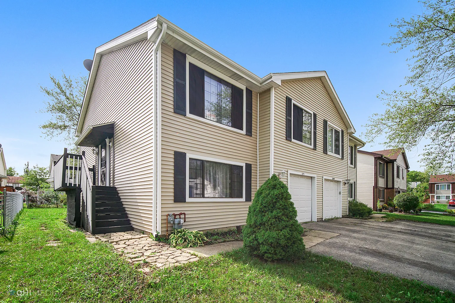 2095 Millpond Ln photo 1