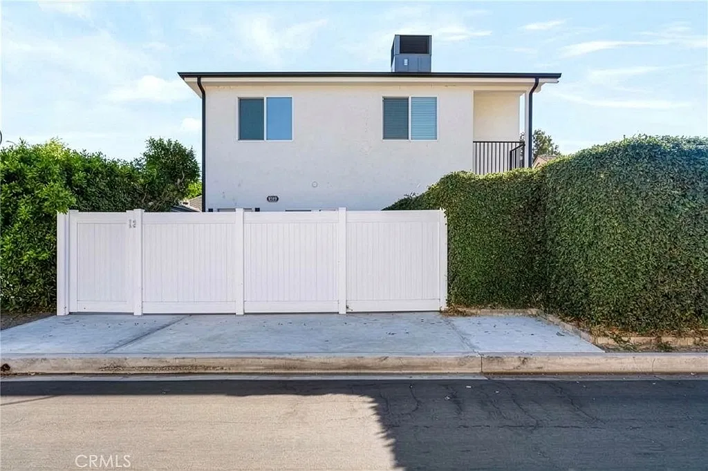 3 bed, 1200 sqft, $2,800 — Photo 1