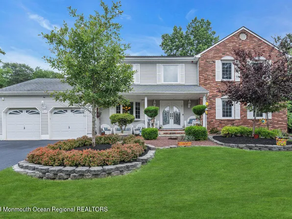 11 Carriage Court, Marlboro, NJ 07746