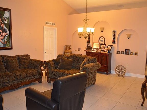 3rd image of 4903 Newton Ct
