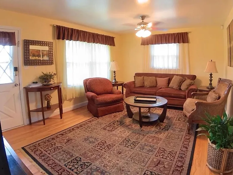 6501 Carsdale Pl — Photo 2