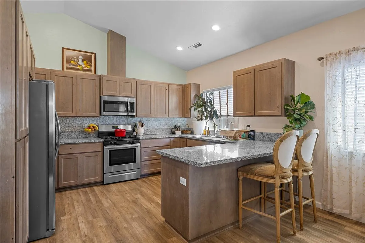 673, ID # 3852 Anthem Avenue - 1 — Photo 3