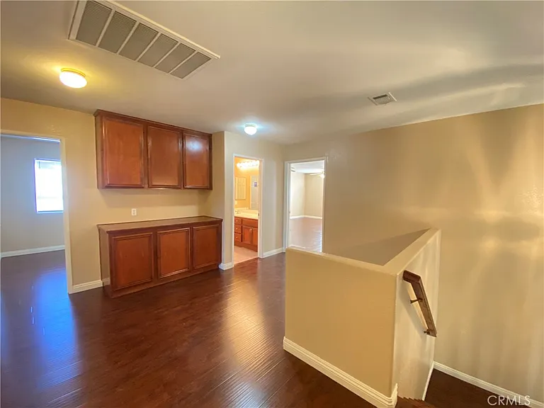 708 Hillview St — Photo 16