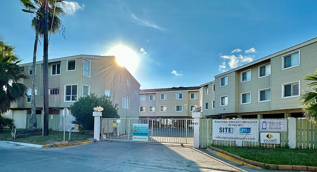 Oyster Cove — Photo 3