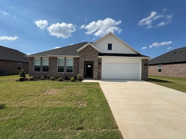 563 W Canada Dr, Farmington, AR 72730