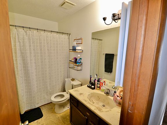 4th image of 374-376 N Country Acres Ave