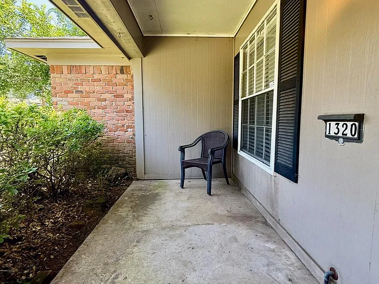 1320 Baylor Dr — Photo 3