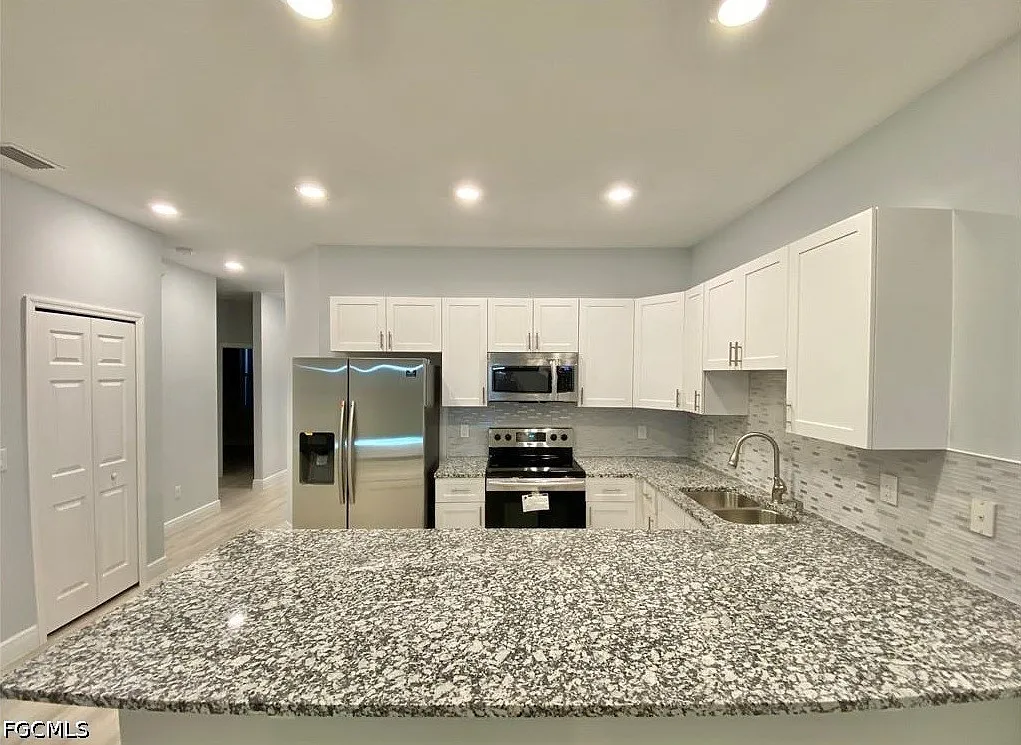 2 bed, 2.0 bath, 1240 sqft, $1,600 — Photo 2