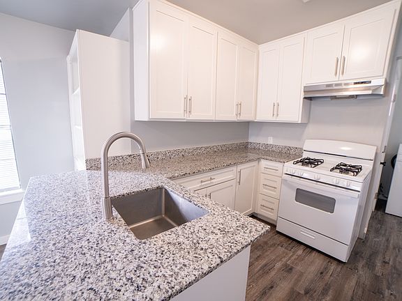 4th image of 3925 E Admiral Ct
