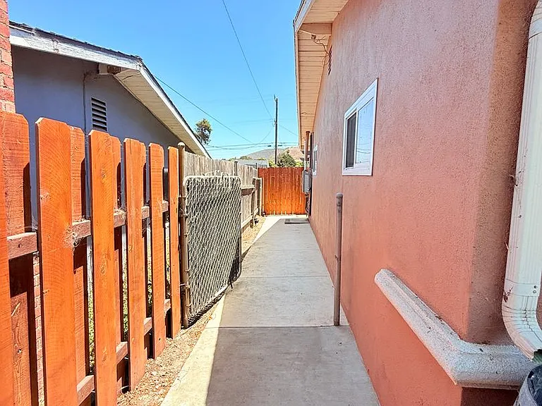 424 S B St — Photo 9