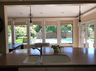 865 Whitehall Dr, Perrysburg, OH 43551