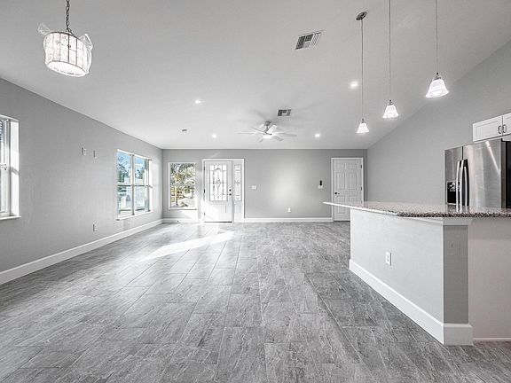 5th image of 184 Village Cir #1