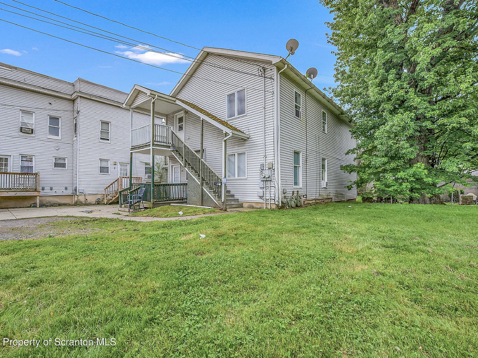 2 bed, 1.0 bath, 1058 sqft, $1,100 — Photo 2