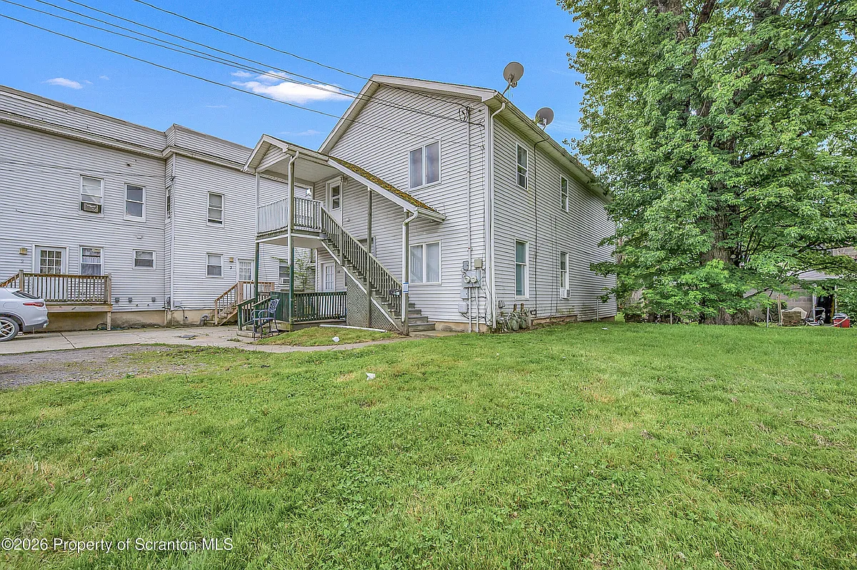 Building Photo - 108 E Market St #2