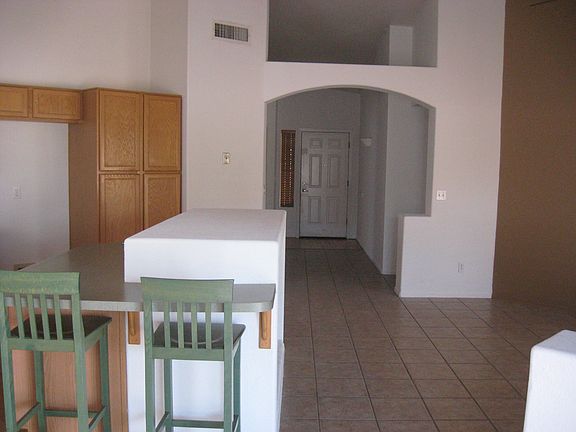 Island Counter in kitchen