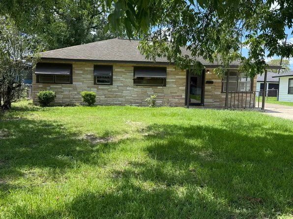 3725 W Lynwood Dr, Beaumont, TX 77703