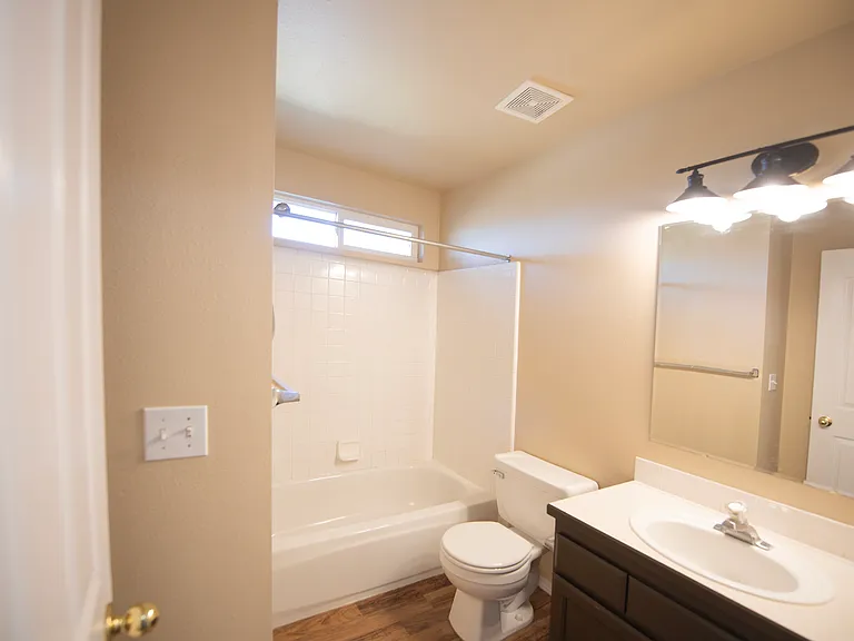 2866 E Eastgate Dr — Photo 8