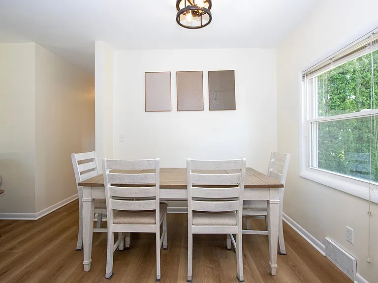 1720 W Hill Dr — Photo 5