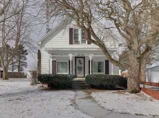 117 S West St, Ellsworth, IL 61737