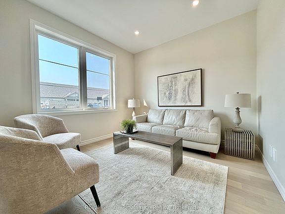 3rd image of 93 Athabaska Dr