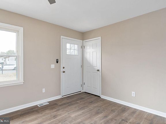 3rd image of 402 Sullivan Dr