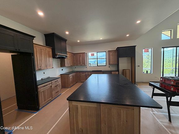 5th image of 883 Grouse Mountain Rd