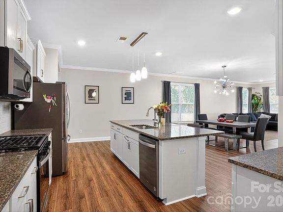 3rd image of 4211 Plumeria Way