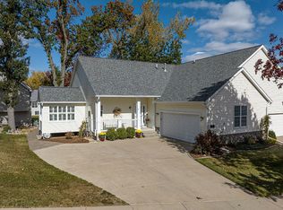 3806 N Willowbend Rd NE, Cedar Rapids, IA 52411