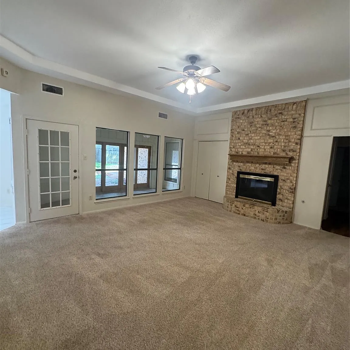 3 bed, 1888 sqft, $2,895 — Photo 2