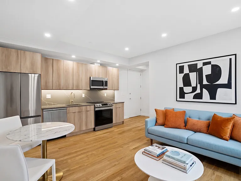 590 Orange St #4 — Photo 1