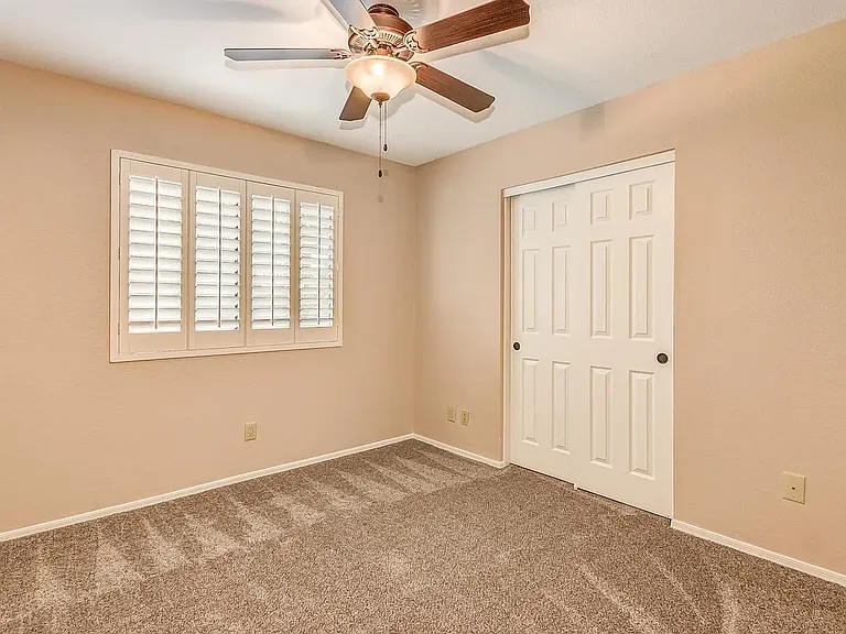 1211 E Drake Dr — Photo 30