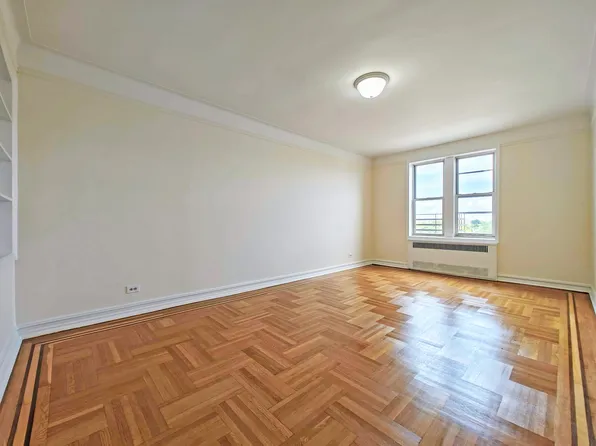 3626 Kings Highway image 2 of 9