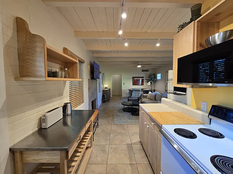 623 N Jerrie Ave — Photo 6
