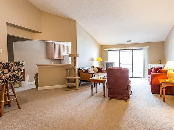 3rd image of 3800 Rosemont Blvd APT 102E