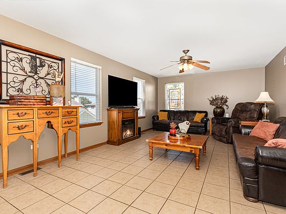 4th image of 1001 Scottsdale Ln