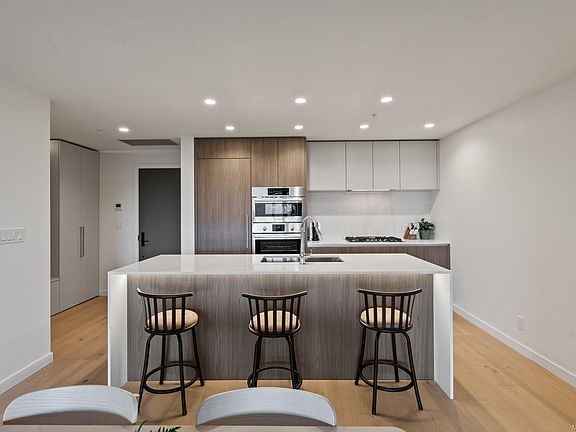 3rd image of 2000 Hannington Rd #1012