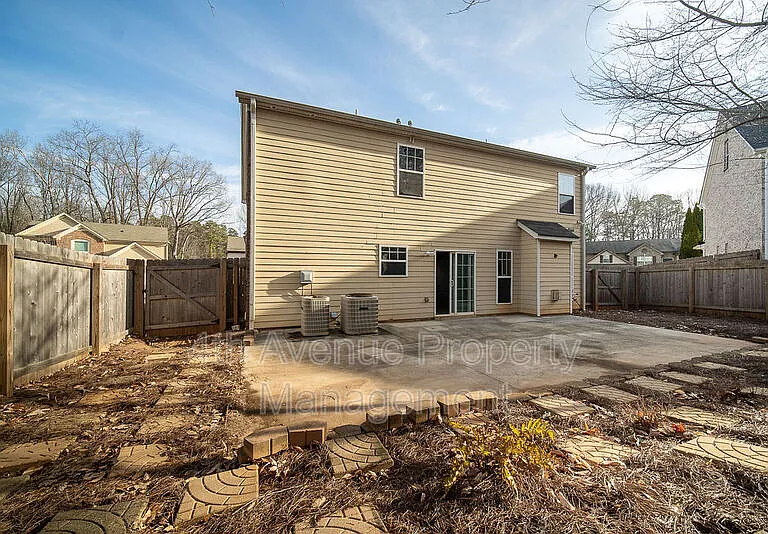 2437 Peach Shoals Cir — Photo 3