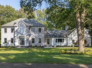 100 Kensington Dr, Canton, MA 02021