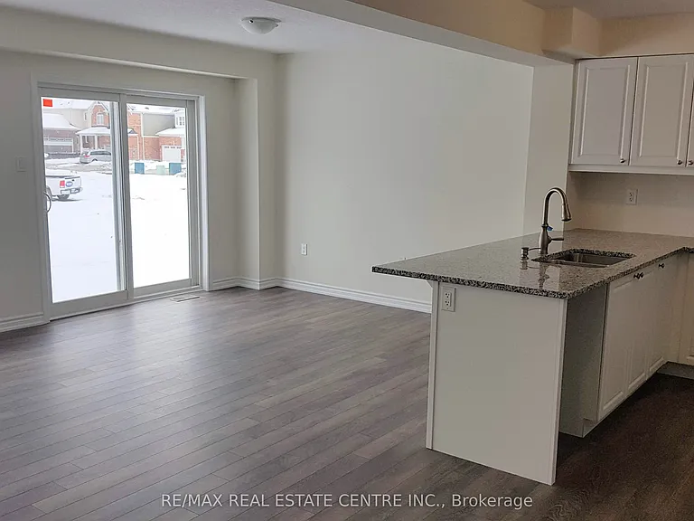 8 Watermill St — Photo 5