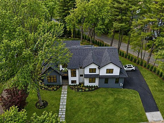 5th image of 121 Engle St
