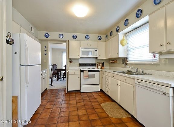 5th image of 1124 W Illinois Ave